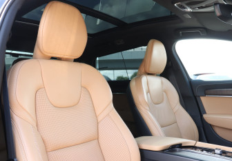 Подержанный автомобиль Volvo S90 2021 года (14 фото)