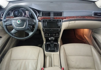 Подержанный автомобиль Skoda Superb Liftback 2010 года (9 фото)