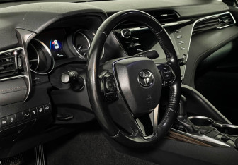 Подержанный автомобиль Toyota Camry Sedan 2019 года (13 фото)