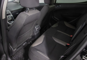 Подержанный автомобиль Peugeot 308 Hatchback 2010 года (11 фото)