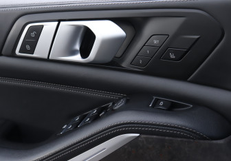 Подержанный автомобиль BMW X5 2019 года (20 фото)