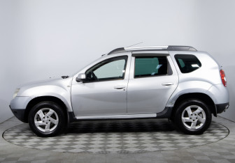 Подержанный автомобиль Dacia Duster 2010 года (8 фото)