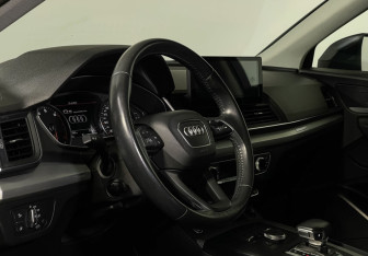 Подержанный автомобиль Audi Q5 2018 года (13 фото)