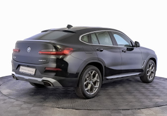 Подержанный автомобиль BMW X4 2022 года (5 фото)