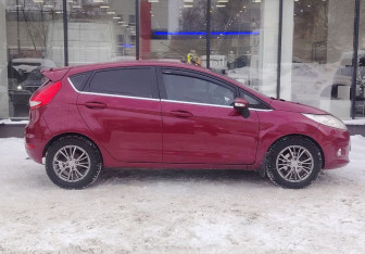 Подержанный автомобиль Ford Fiesta Hatchback 2011 года (4 фото)