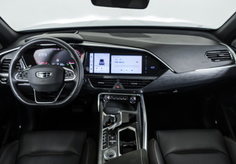 Подержанный автомобиль Geely Tugella 2024 года (14 фото)