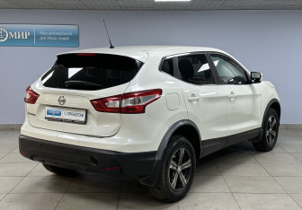Подержанный автомобиль Nissan Qashqai 2016 года (5 фото)