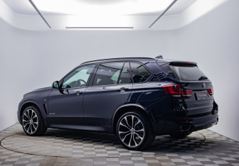 Подержанный автомобиль BMW X5 2015 года (7 фото)
