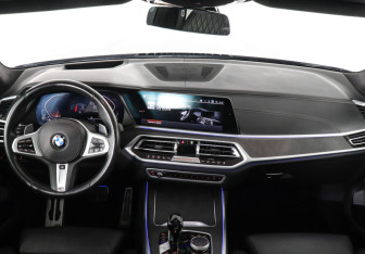 Подержанный автомобиль BMW X7 2021 года (10 фото)