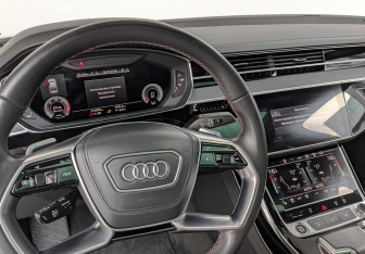 Подержанный автомобиль Audi A8 2023 года (30 фото)