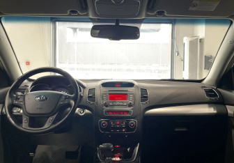Подержанный автомобиль Kia Sorento 2015 года (11 фото)