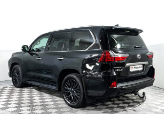 Подержанный автомобиль Lexus LX 2016 года (7 фото)