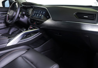 Подержанный автомобиль Geely Tugella 2022 года (10 фото)