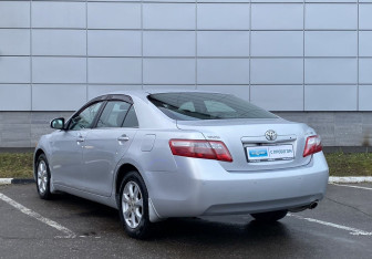 Подержанный автомобиль Toyota Camry Sedan 2011 года (7 фото)