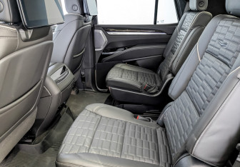 Подержанный автомобиль Cadillac Escalade Suv 2025 года (12 фото)