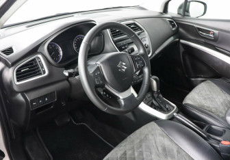 Подержанный автомобиль Suzuki SX4 Hatchback 2021 года (5 фото)