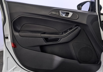Подержанный автомобиль Ford Fiesta Hatchback 2017 года (19 фото)