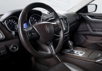 Подержанный автомобиль Maserati Ghibli Sedan 2014 года (14 фото)