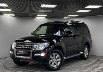 Подержанный автомобиль Mitsubishi Pajero 2015 года (25 фото)