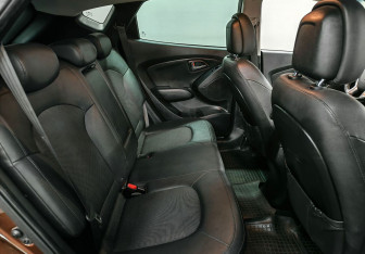 Подержанный автомобиль Hyundai ix35 2014 года (13 фото)
