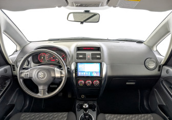 Подержанный автомобиль Suzuki SX4 Hatchback 2007 года (14 фото)