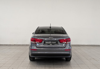 Подержанный автомобиль Kia Rio Sedan 2017 года (6 фото)