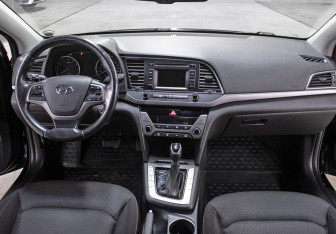Подержанный автомобиль Hyundai Elantra Sedan 2018 года (14 фото)