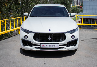 Подержанный автомобиль Maserati Levante 2016 года (2 фото)
