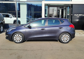Подержанный автомобиль Kia Ceed Hatchback 2016 года (8 фото)
