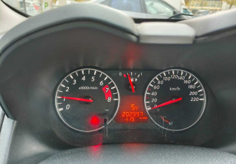 Подержанный автомобиль Nissan Note 2012 года (12 фото)