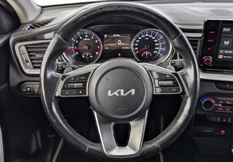 Подержанный автомобиль Kia Ceed Wagon 2021 года (22 фото)