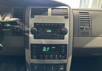 Подержанный автомобиль Dodge Durango 2005 года (14 фото)