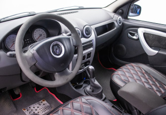 Подержанный автомобиль Renault Logan Sedan 2011 года (9 фото)