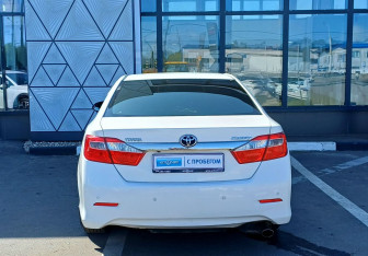 Подержанный автомобиль Toyota Camry Sedan 2012 года (6 фото)