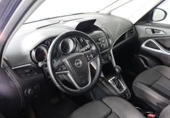 Подержанный автомобиль Opel Zafira Compactvan 2016 года (6 фото)