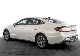 Подержанный автомобиль Hyundai Sonata 2020 года (7 фото)