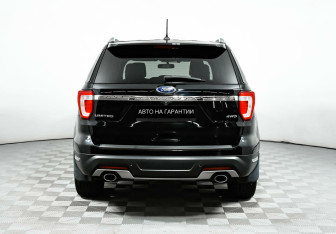 Подержанный автомобиль Ford Explorer 2018 года (4 фото)