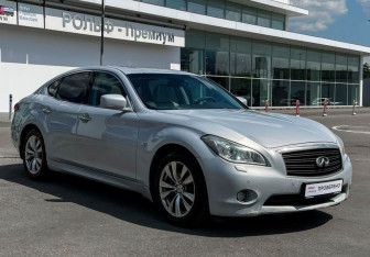 Подержанный автомобиль Infiniti M Sedan 2012 года (3 фото)