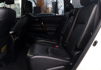 Подержанный автомобиль Toyota Highlander 2011 года (10 фото)