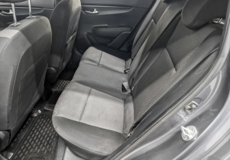 Подержанный автомобиль Kia Rio Hatchback 2021 года (12 фото)