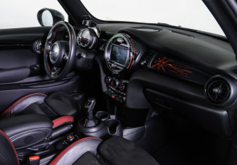 Подержанный автомобиль MINI Hatch 2018 года (11 фото)