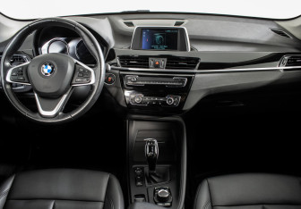 Подержанный автомобиль BMW X1 2019 года (11 фото)