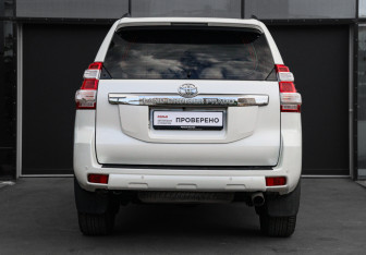 Подержанный автомобиль Toyota Land Cruiser Prado 2013 года (5 фото)