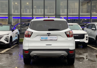 Подержанный автомобиль Ford Kuga 2018 года (6 фото)