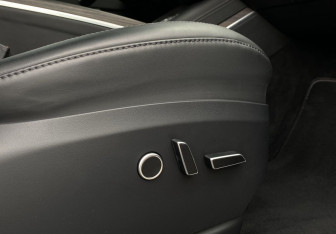 Подержанный автомобиль Tesla Model X 2023 года (25 фото)