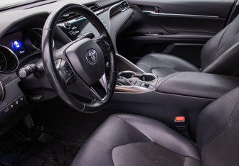 Подержанный автомобиль Toyota Camry Sedan 2018 года (10 фото)