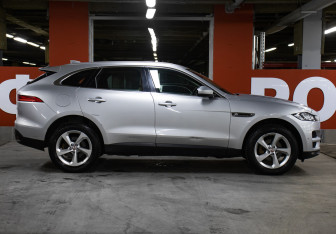 Подержанный автомобиль Jaguar F-Pace 2016 года (4 фото)