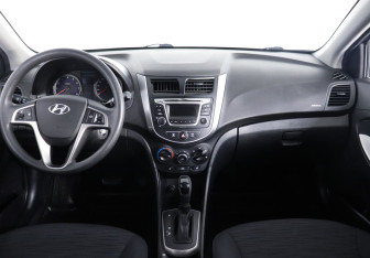 Подержанный автомобиль Hyundai Solaris Hatchback 2015 года (6 фото)