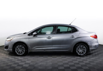 Подержанный автомобиль Citroen C4 Sedan 2013 года (8 фото)