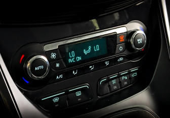 Подержанный автомобиль Ford Kuga 2013 года (25 фото)